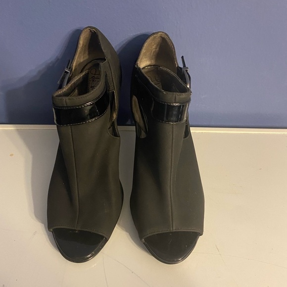 Lifestride soft system vixen heel, Black, Sz 8 Open Toe Women Sandals. - Picture 2 of 6